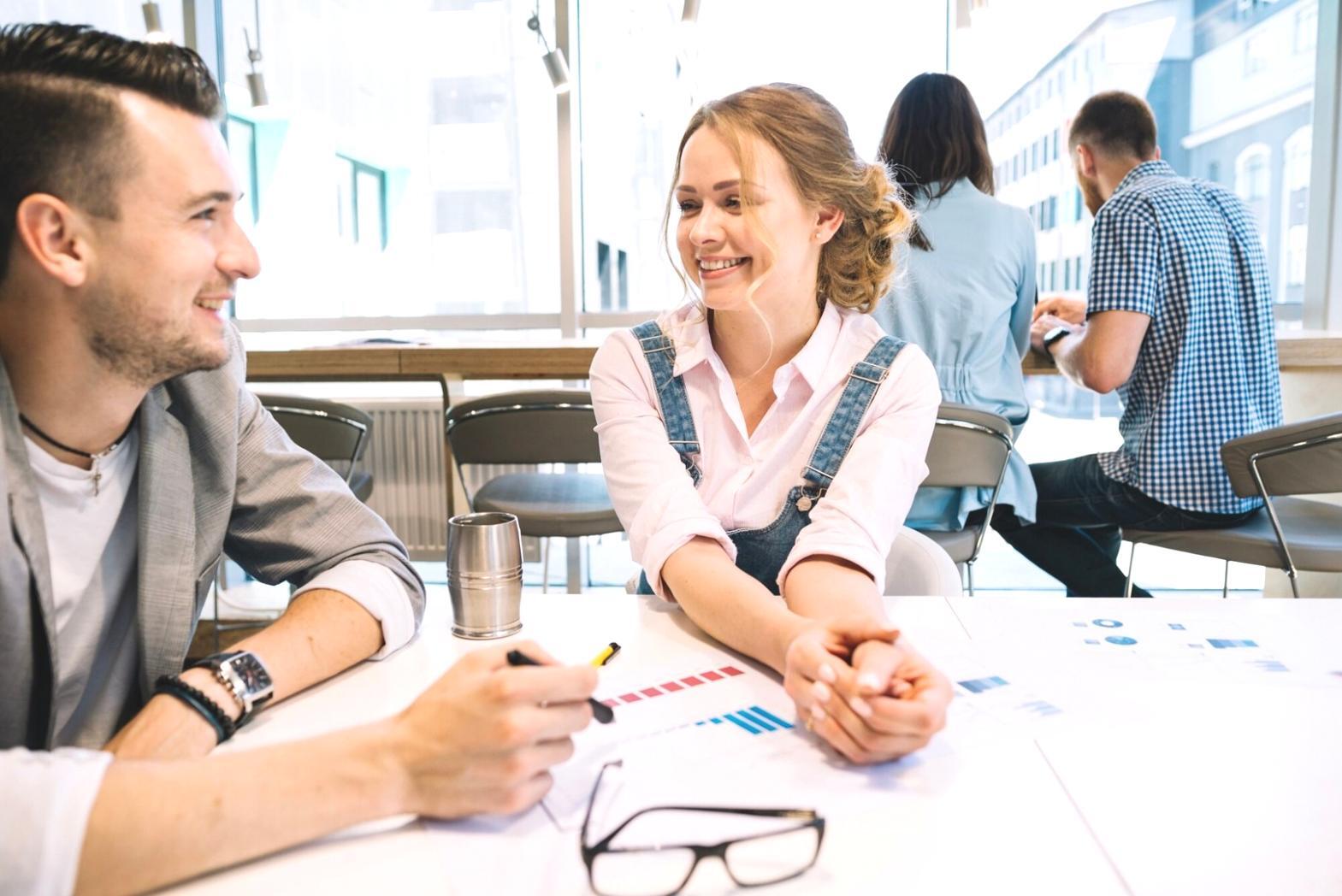 Environnement de travail moderne avec outils d'automatisation financière